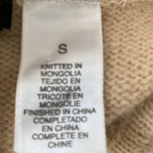 In excellent condition Theory size S/P Angora wool blend top, very soft - Picture 9 of 11